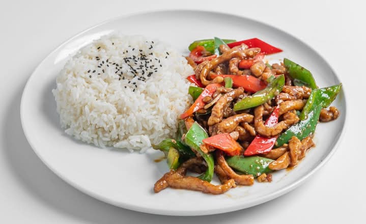 青椒肉丝盖饭 Green Pepper and Ground Pork Rice Bowl